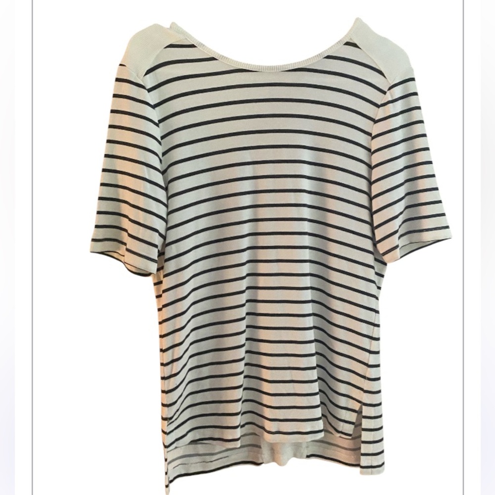 Tart Black & White Boxy Short Sleeve T-Shirt. Size medium.  Back zipper design.